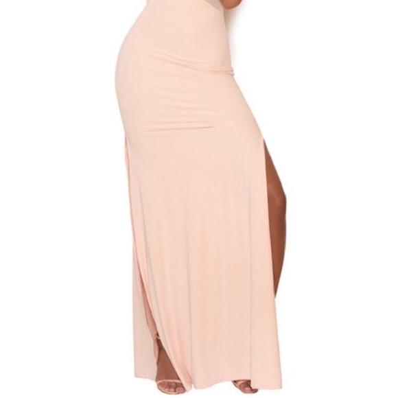 β¨House of CBβ¨ Aurelia Blush Halter Maxi Dress Size S - Picture 6 of 17